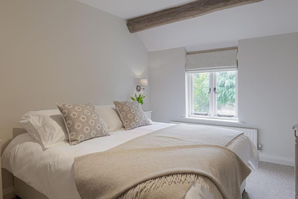 East Barn Cottage - Refurbished Barn Conversion! Weston Subedge エクステリア 写真