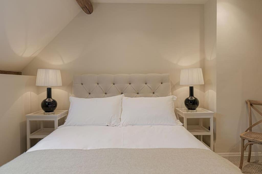 East Barn Cottage - Refurbished Barn Conversion! Weston Subedge エクステリア 写真